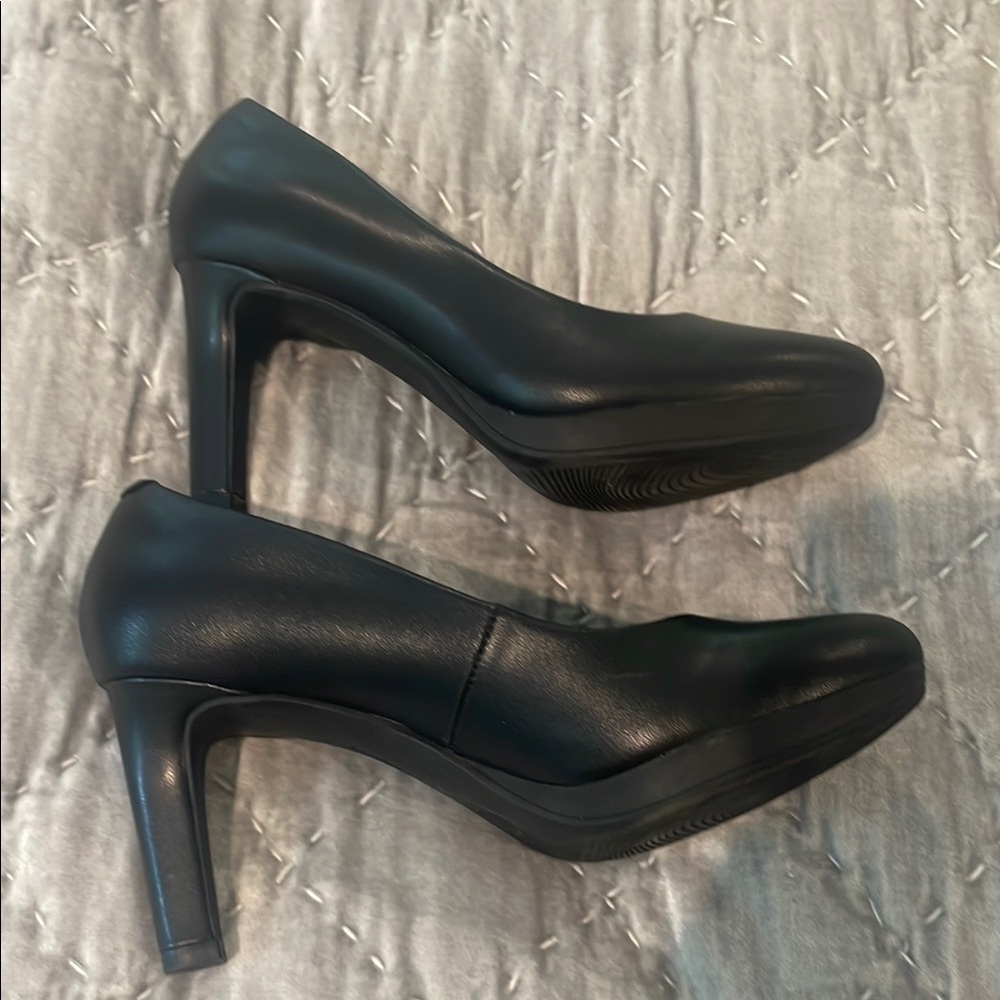 Clarks Black Classic Heels with Rounded Toe (Flight attendant)